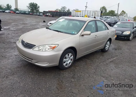2003 Toyota Camry Le z USA, uszkodzony, nr VIN 4T1BE32K83U123371